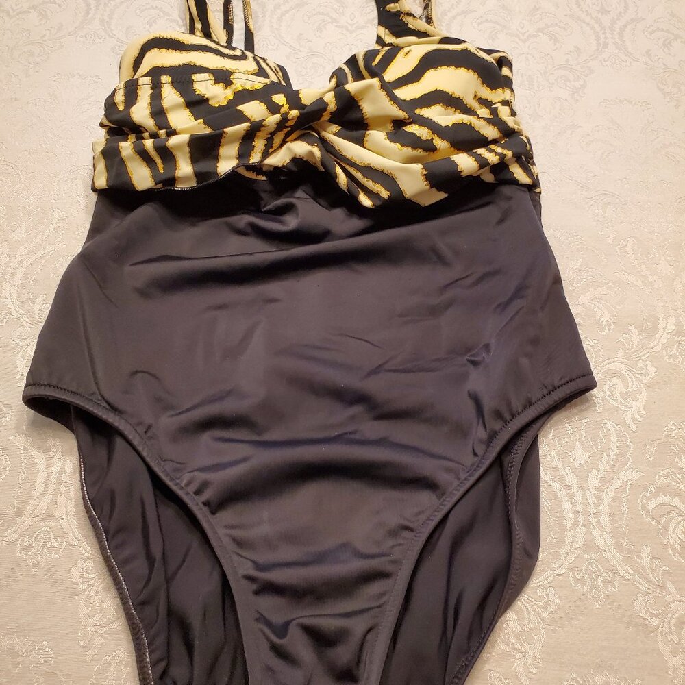 Swimsuits - Picture 5 of 6